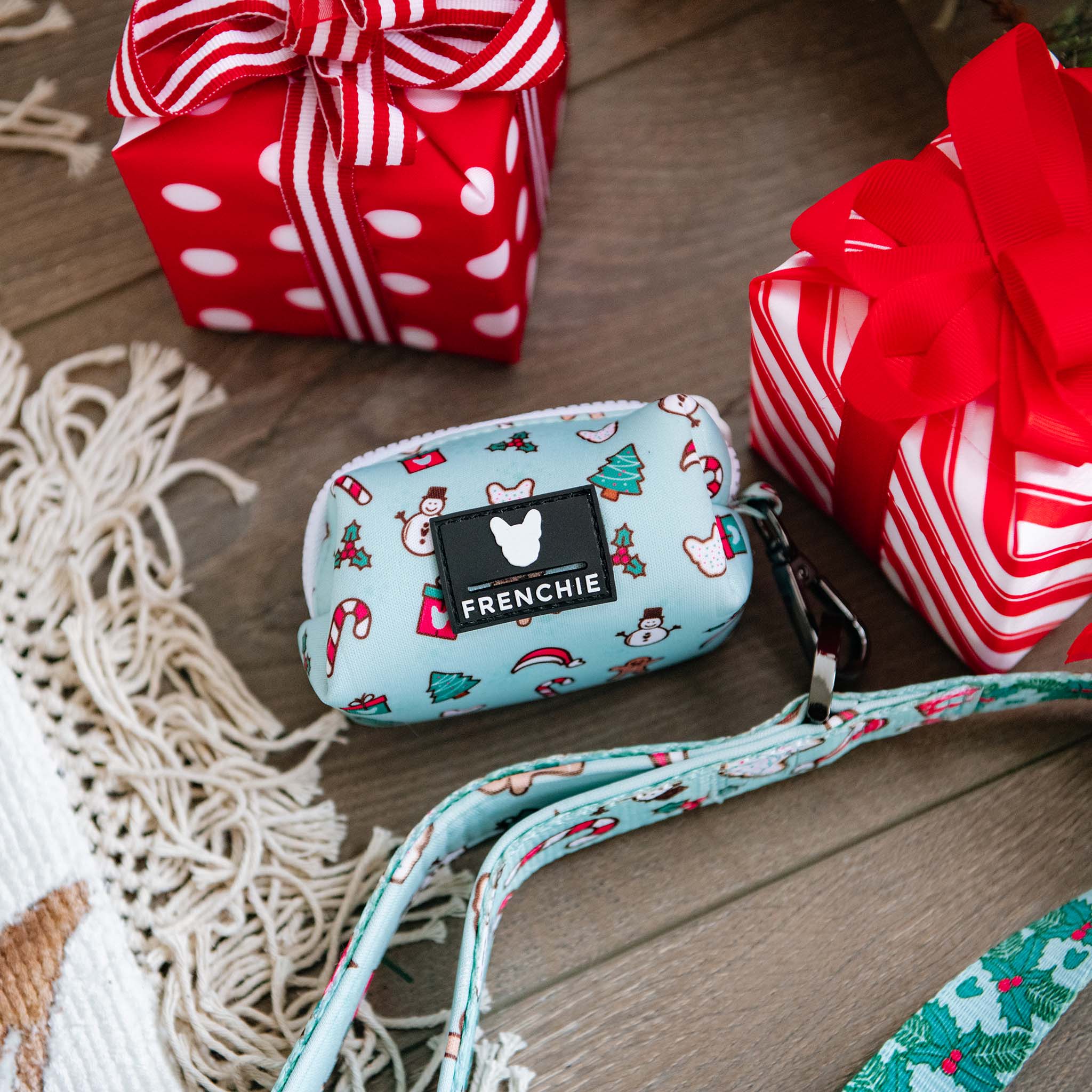 Frenchie Poo Bag Holder - Mistletoe - Image 2