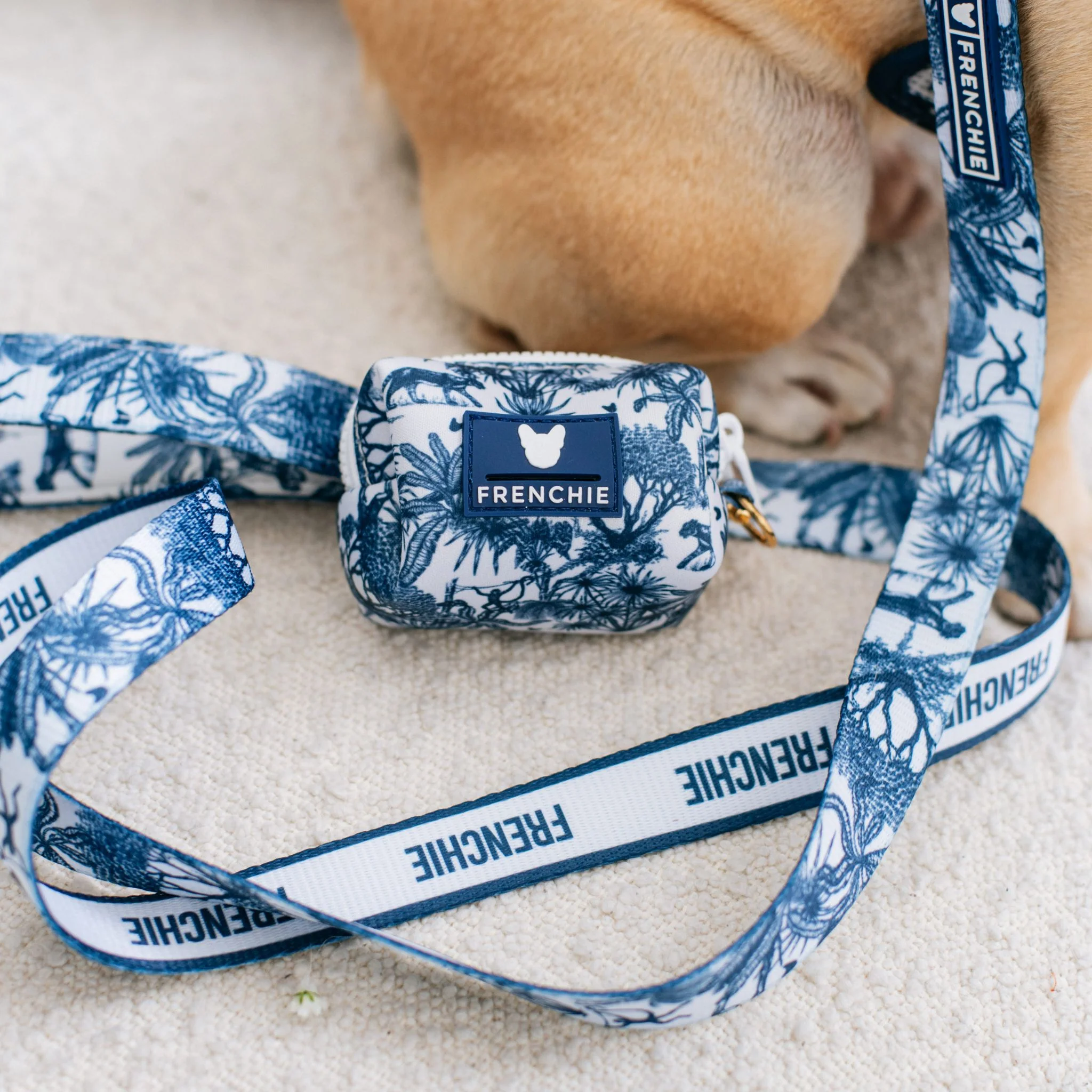 Frenchie Poo Bag Holder - Toile (Blue) - Image 4